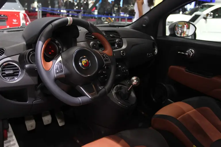 Abarth 595 Competizione - Salone di Parigi 2012 - 7