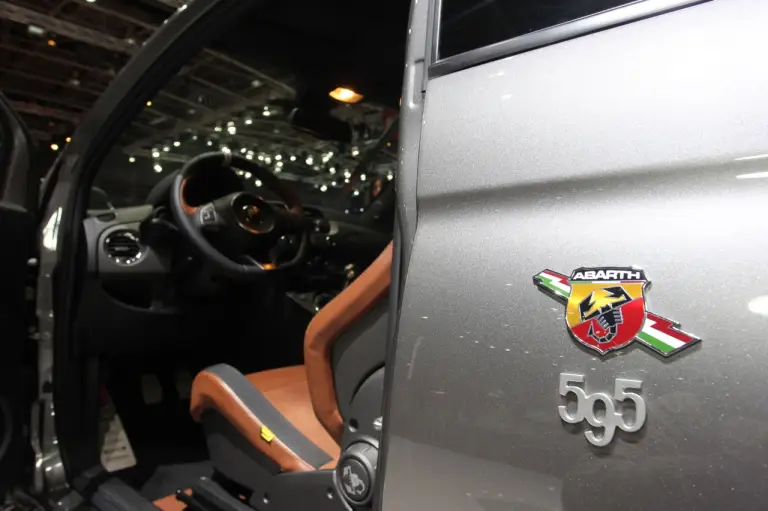 Abarth 595 Competizione - Salone di Parigi 2012 - 10