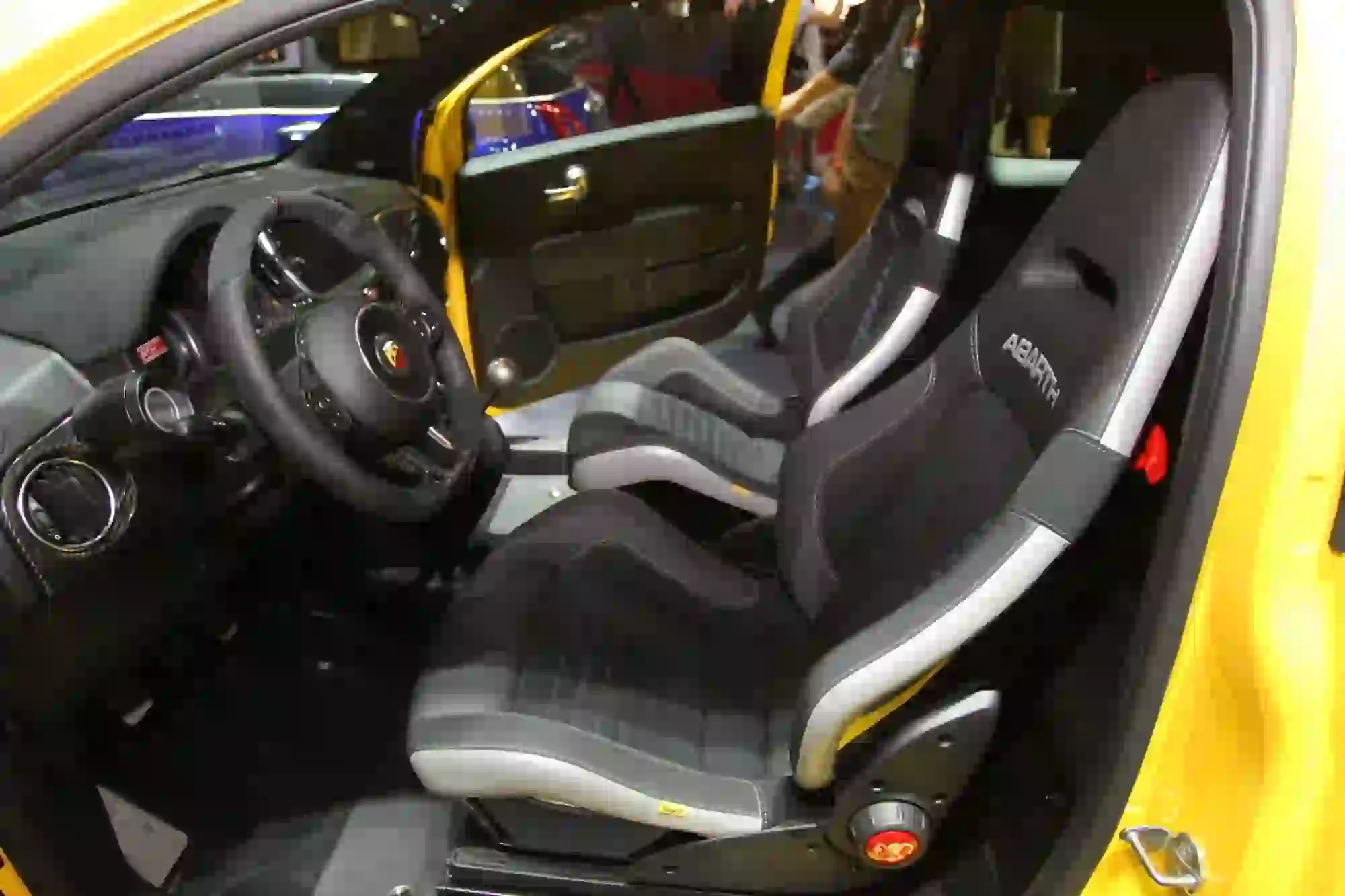 Abarth 595 Competizione - Salone di Parigi 2016 - 7