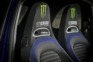 Abarth 595 Scorpioneoro e Monster Energy Yamaha