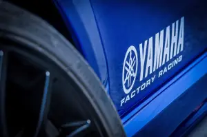 Abarth 595 Scorpioneoro e Monster Energy Yamaha