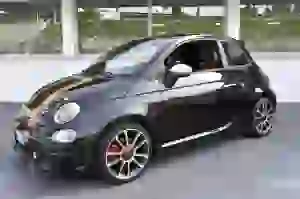 Abarth 595 Turirmo K-Hertz e Fiat 500 Carlo Icon-e - Foto ufficiali