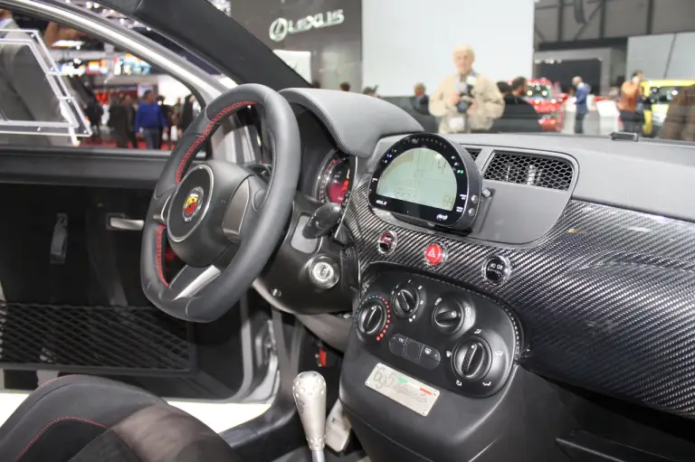 ABARTH 695 Biposto - Salone di Ginevra 2014 - 18