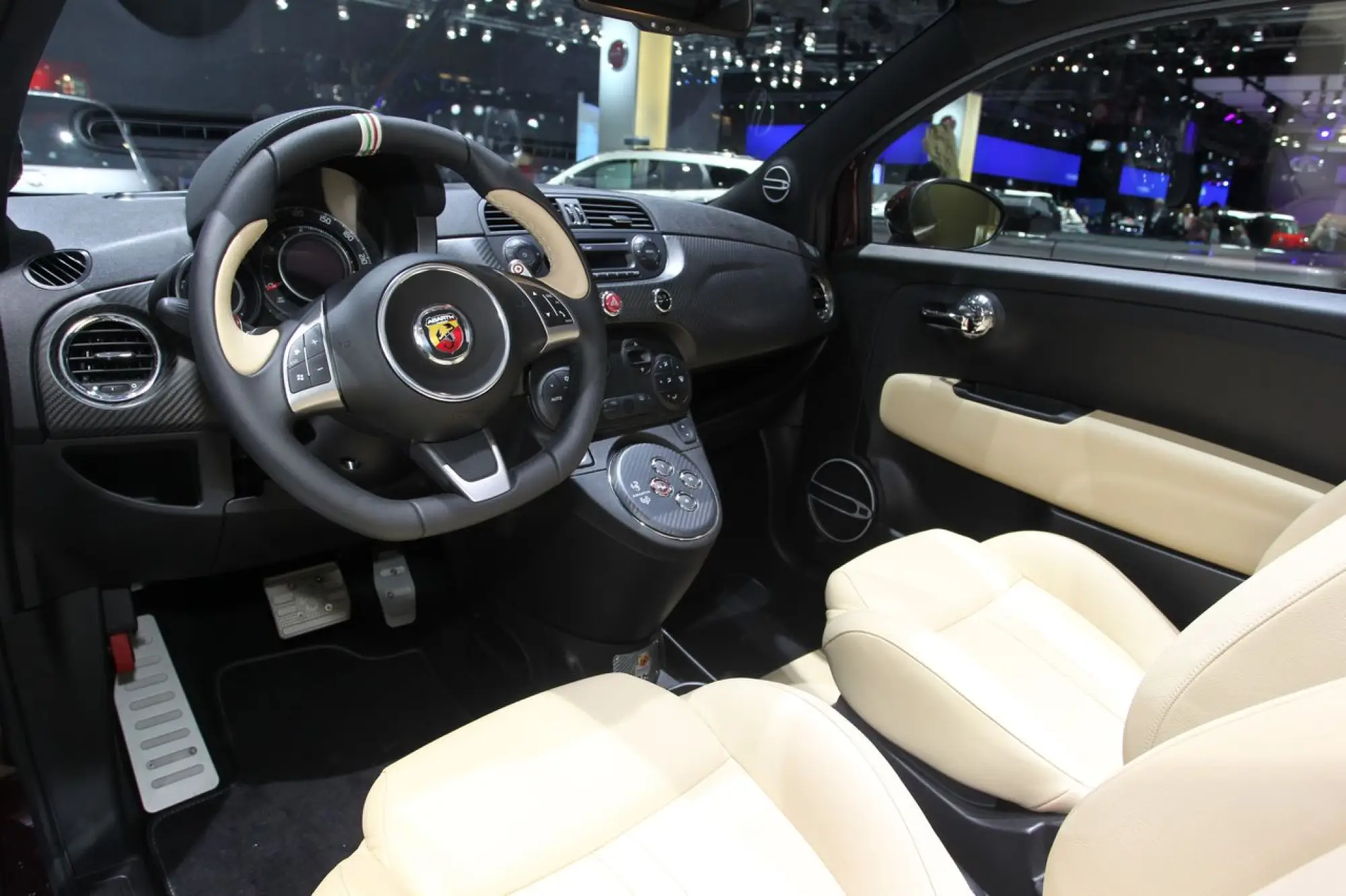 Abarth 695 Edizione Maserati - Salone di Parigi 2012 - 8