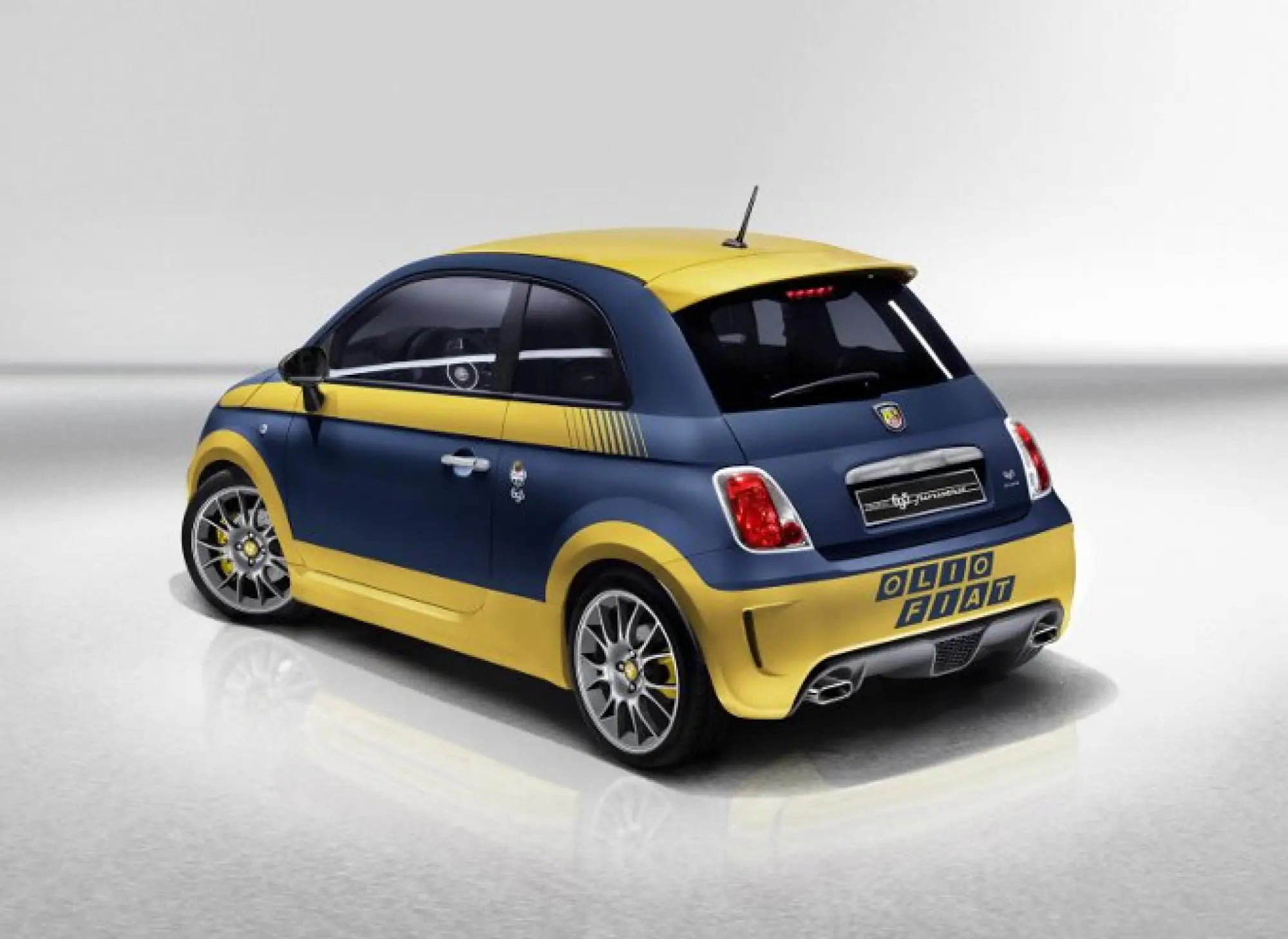 Abarth 695 Fuori Serie Salone di Parigi 2012 - 2