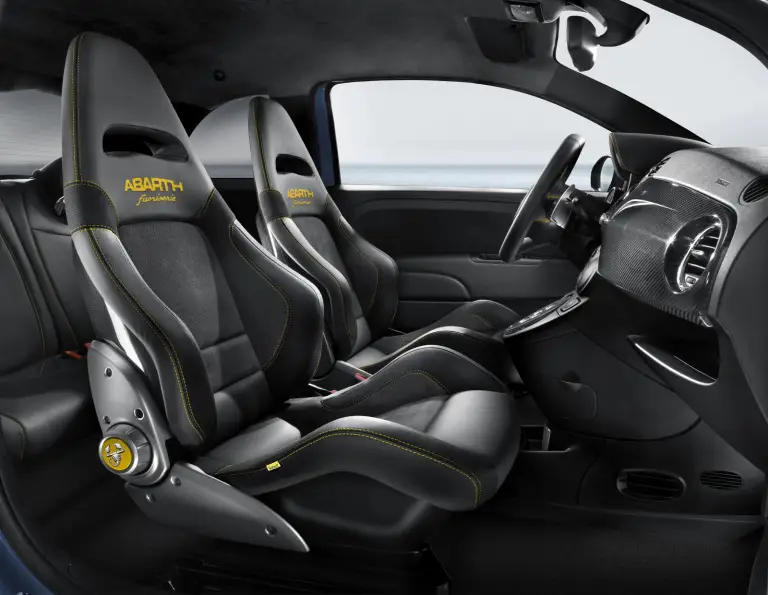 Abarth 695 Fuori Serie Salone di Parigi 2012 - 3