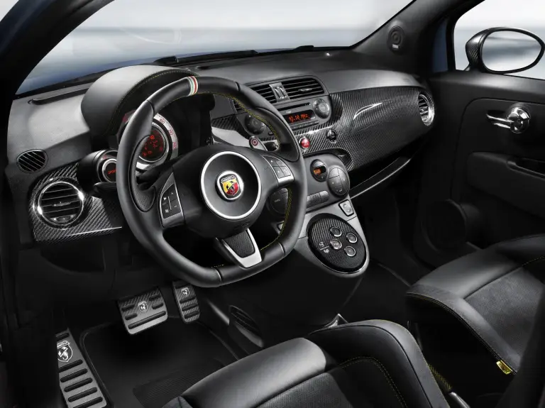 Abarth 695 Fuori Serie Salone di Parigi 2012 - 4
