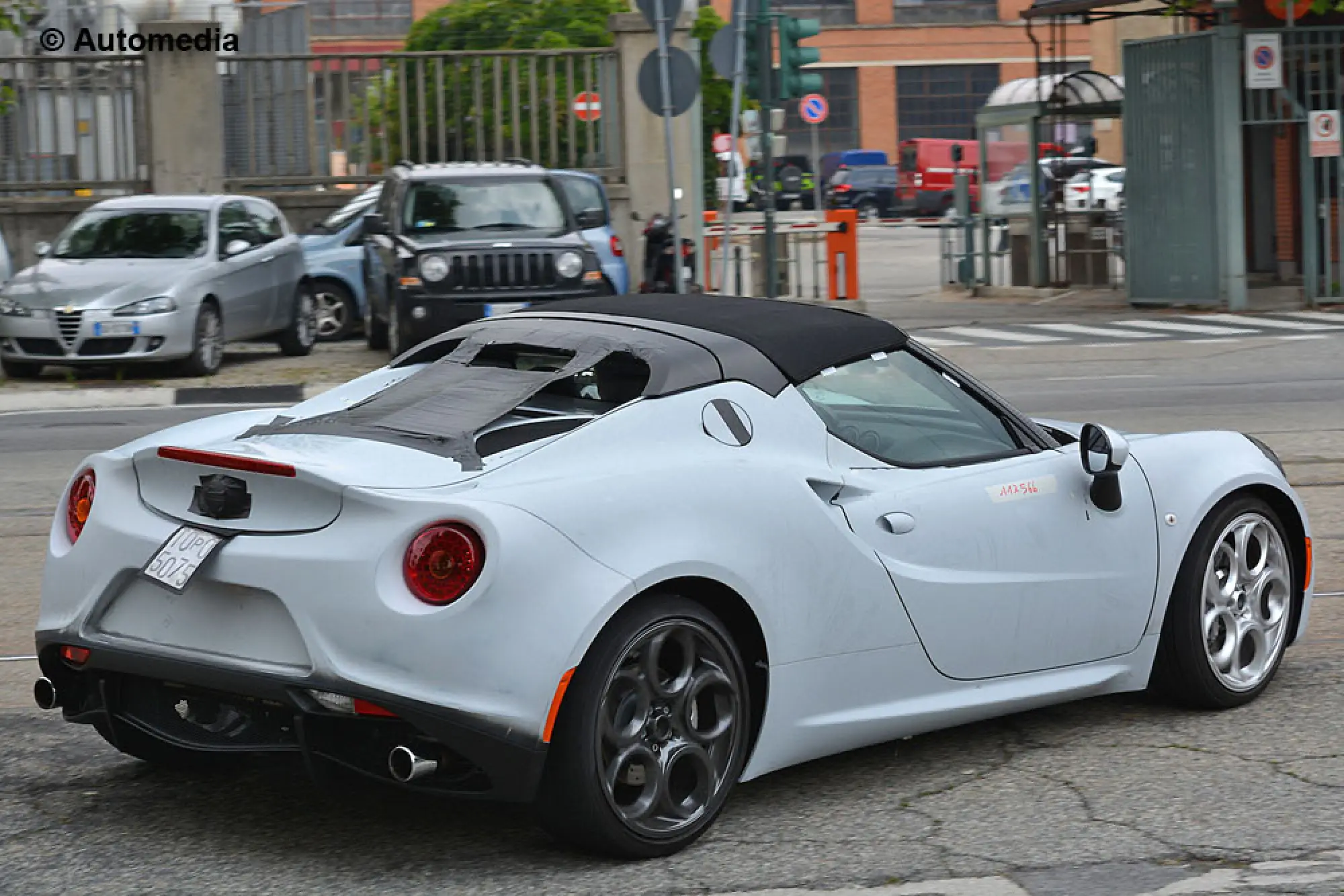 Alfa Romeo 4C Spider - Foto spia 10-06-2014 - 4