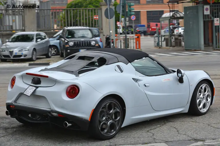 Alfa Romeo 4C Spider - Foto spia 10-06-2014 - 4