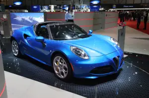 Alfa Romeo 4C Spider Italia (foto live) - Salone di Ginevra 2018 - 2