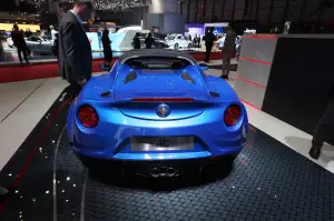 Alfa Romeo 4C Spider Italia (foto live) - Salone di Ginevra 2018 - 9