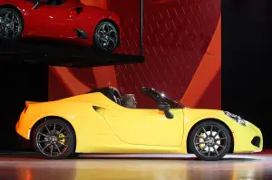 Alfa Romeo 4C Spider - Salone di Detroit 2015 - 3