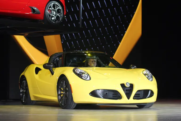 Alfa Romeo 4C Spider - Salone di Detroit 2015 - 5