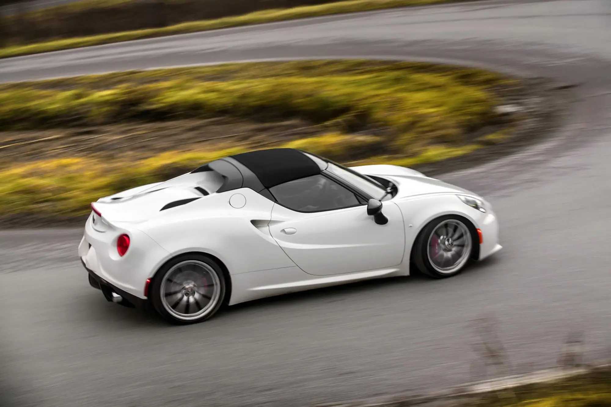 Alfa Romeo 4C Spider   - 12