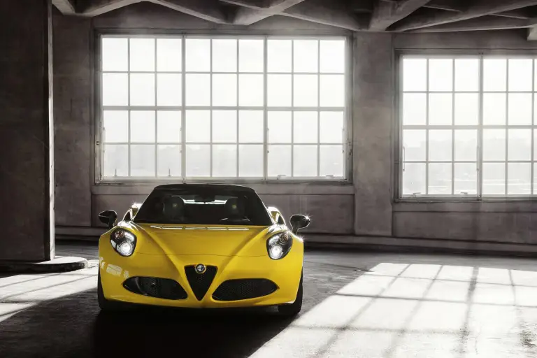 Alfa Romeo 4C Spider   - 64