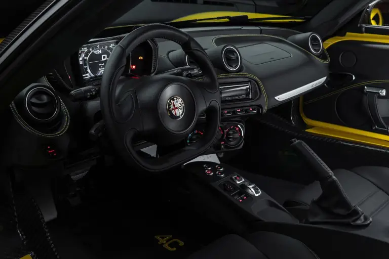 Alfa Romeo 4C Spider   - 71