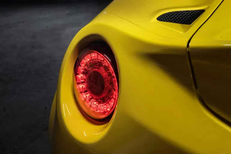 Alfa Romeo 4C Spider   - 74