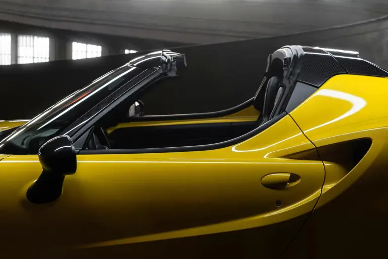 Alfa Romeo 4C Spider   - 80