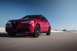 Alfa Romeo Giulia e Stelvio Nero Edizione - 14