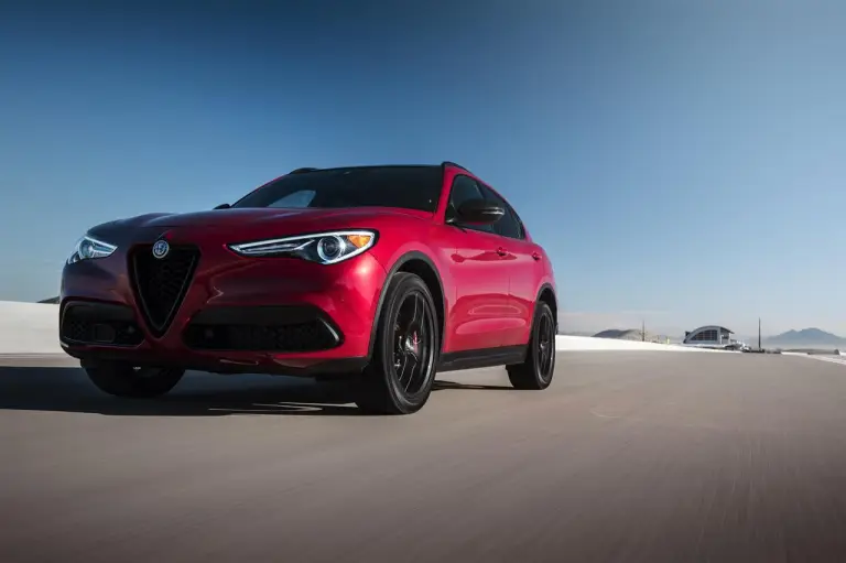 Alfa Romeo Giulia e Stelvio Nero Edizione - 14