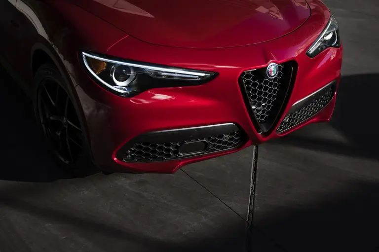 Alfa Romeo Giulia e Stelvio Nero Edizione - 19