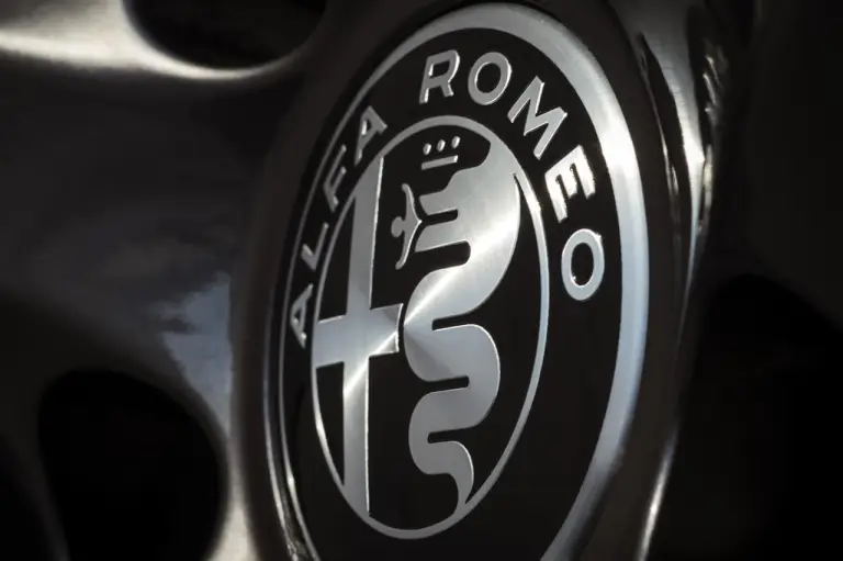 Alfa Romeo Giulia e Stelvio Nero Edizione - 2