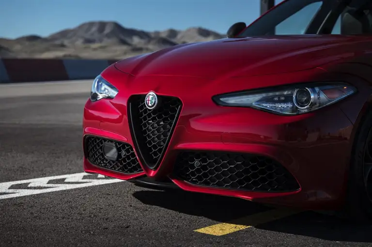 Alfa Romeo Giulia e Stelvio Nero Edizione - 6