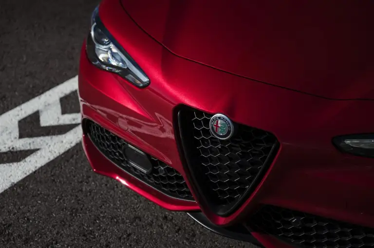 Alfa Romeo Giulia e Stelvio Nero Edizione - 7