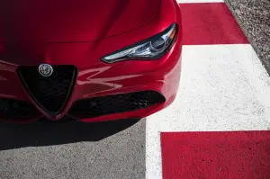 Alfa Romeo Giulia e Stelvio Nero Edizione - 8