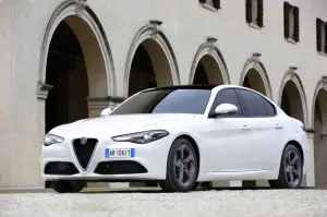 Alfa Romeo Giulia - nuova galleria del modello tradizionale