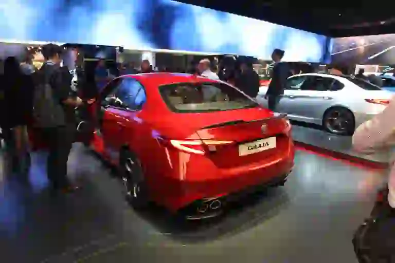 Alfa Romeo Giulia Quadrifoglio Automatica - Salone di Parigi 2016 - 12