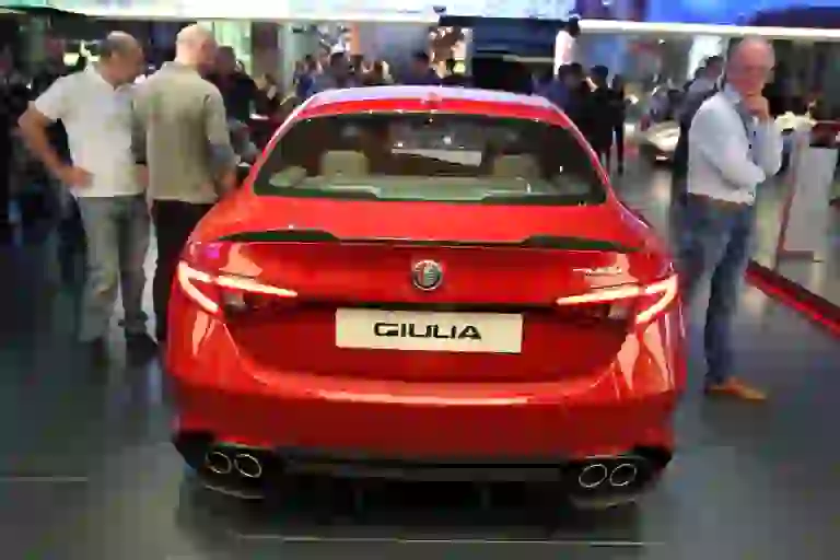 Alfa Romeo Giulia Quadrifoglio Automatica - Salone di Parigi 2016 - 13