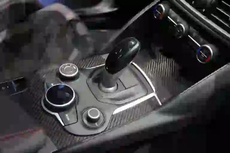 Alfa Romeo Giulia Quadrifoglio Automatica - Salone di Parigi 2016 - 15
