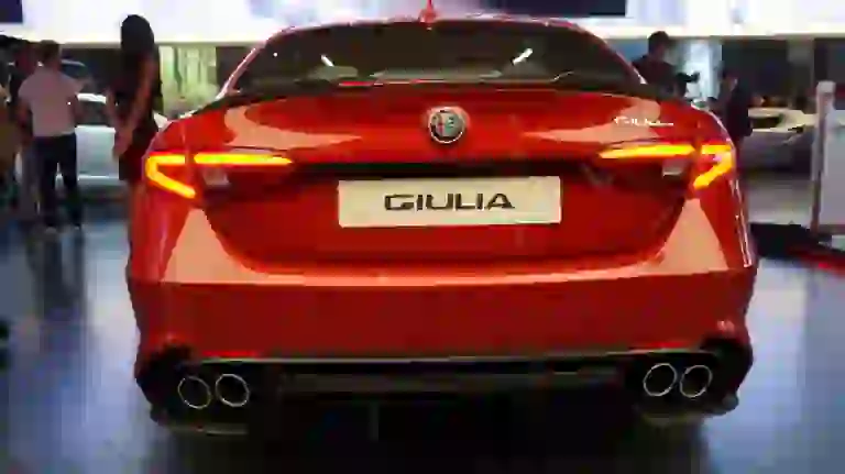 Alfa Romeo Giulia Quadrifoglio Automatica - Salone di Parigi 2016 - 4