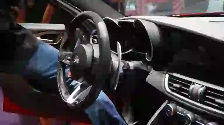 Alfa Romeo Giulia Quadrifoglio Automatica - Salone di Parigi 2016 - 8