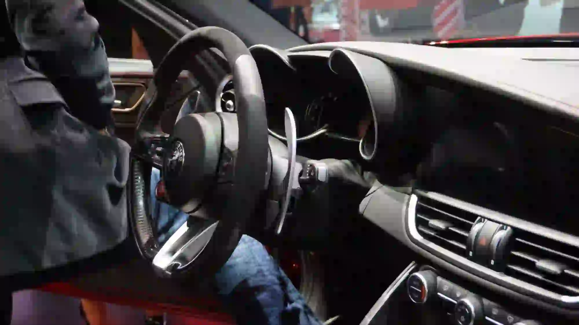 Alfa Romeo Giulia Quadrifoglio Automatica - Salone di Parigi 2016 - 9