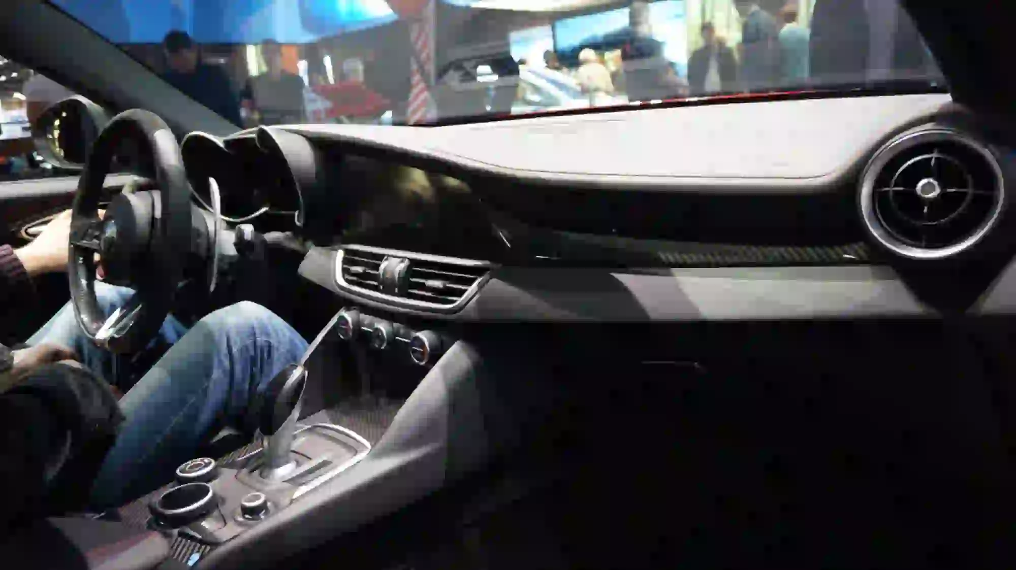 Alfa Romeo Giulia Quadrifoglio Automatica - Salone di Parigi 2016 - 10