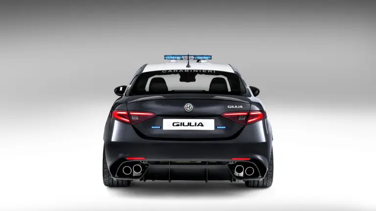 Alfa Romeo Giulia Quadrifoglio Carabinieri - 13