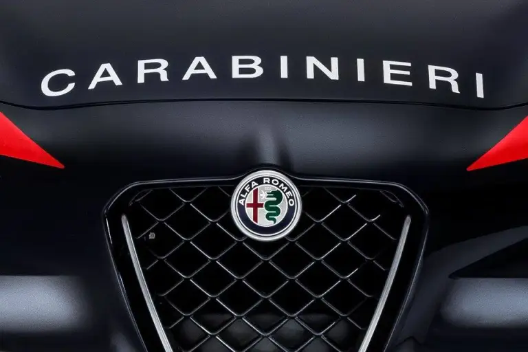 Alfa Romeo Giulia Quadrifoglio Carabinieri - 16