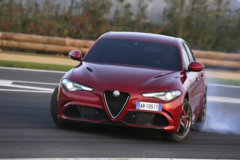 Alfa Romeo Giulia Quadrifoglio - 9