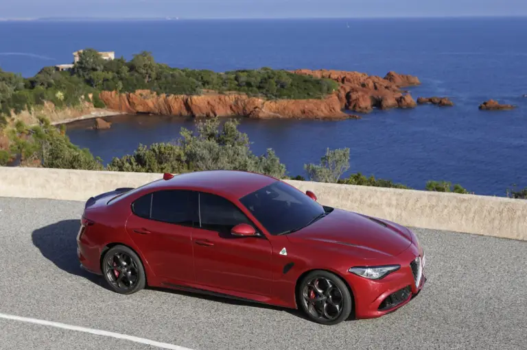 Alfa Romeo Giulia Quadrifoglio - 8