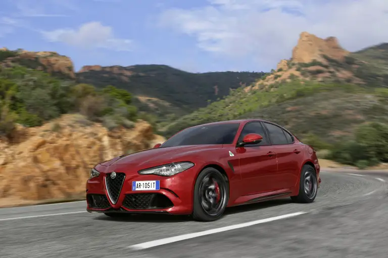 Alfa Romeo Giulia Quadrifoglio - 35