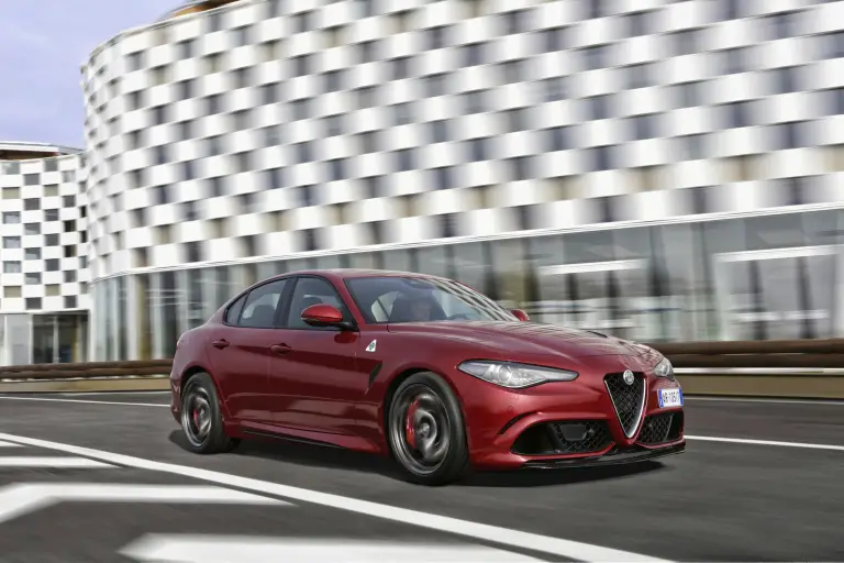 Alfa Romeo Giulia Quadrifoglio - 36