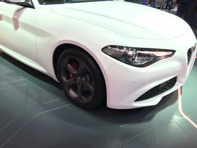 Alfa Romeo Giulia foto live - Salone di Ginevra 2016 - 11