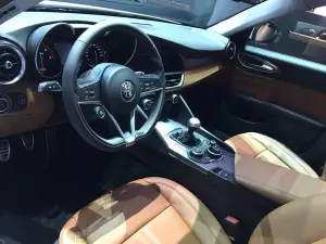 Alfa Romeo Giulia foto live - Salone di Ginevra 2016 - 12