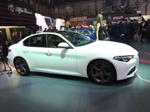 Alfa Romeo Giulia foto live - Salone di Ginevra 2016 - 14
