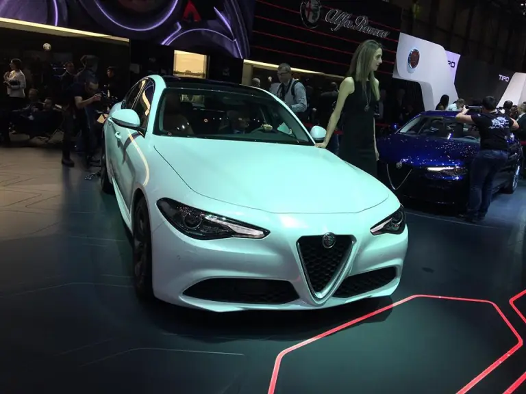 Alfa Romeo Giulia foto live - Salone di Ginevra 2016 - 15
