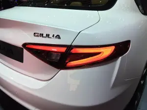 Alfa Romeo Giulia foto live - Salone di Ginevra 2016 - 1