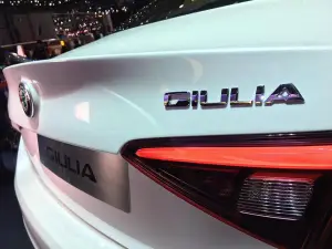 Alfa Romeo Giulia foto live - Salone di Ginevra 2016 - 3