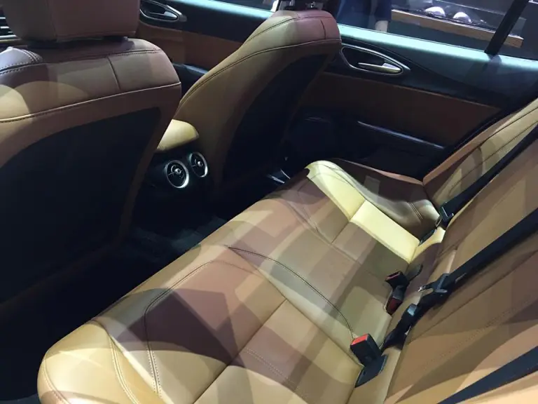 Alfa Romeo Giulia foto live - Salone di Ginevra 2016 - 8